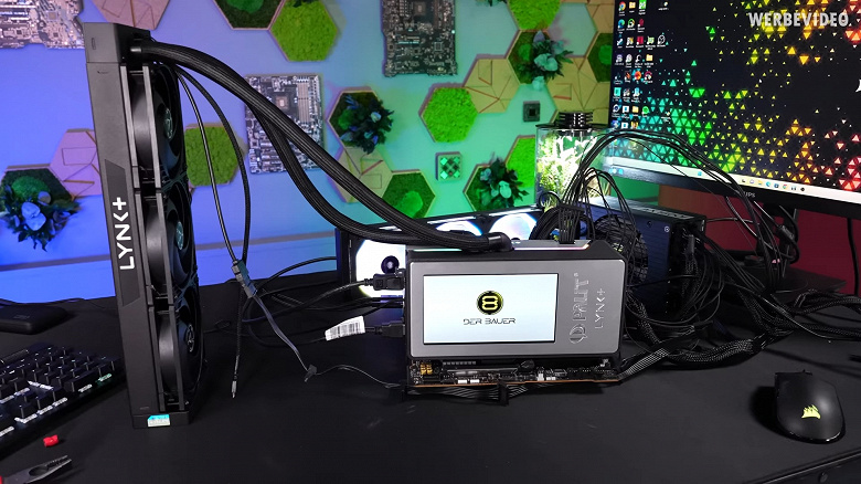 Эта странная коробка с семидюймовым экраном &mdash; это видеокарта. Palit показала очень необычный адаптер GeForce RTX 4090 Link+